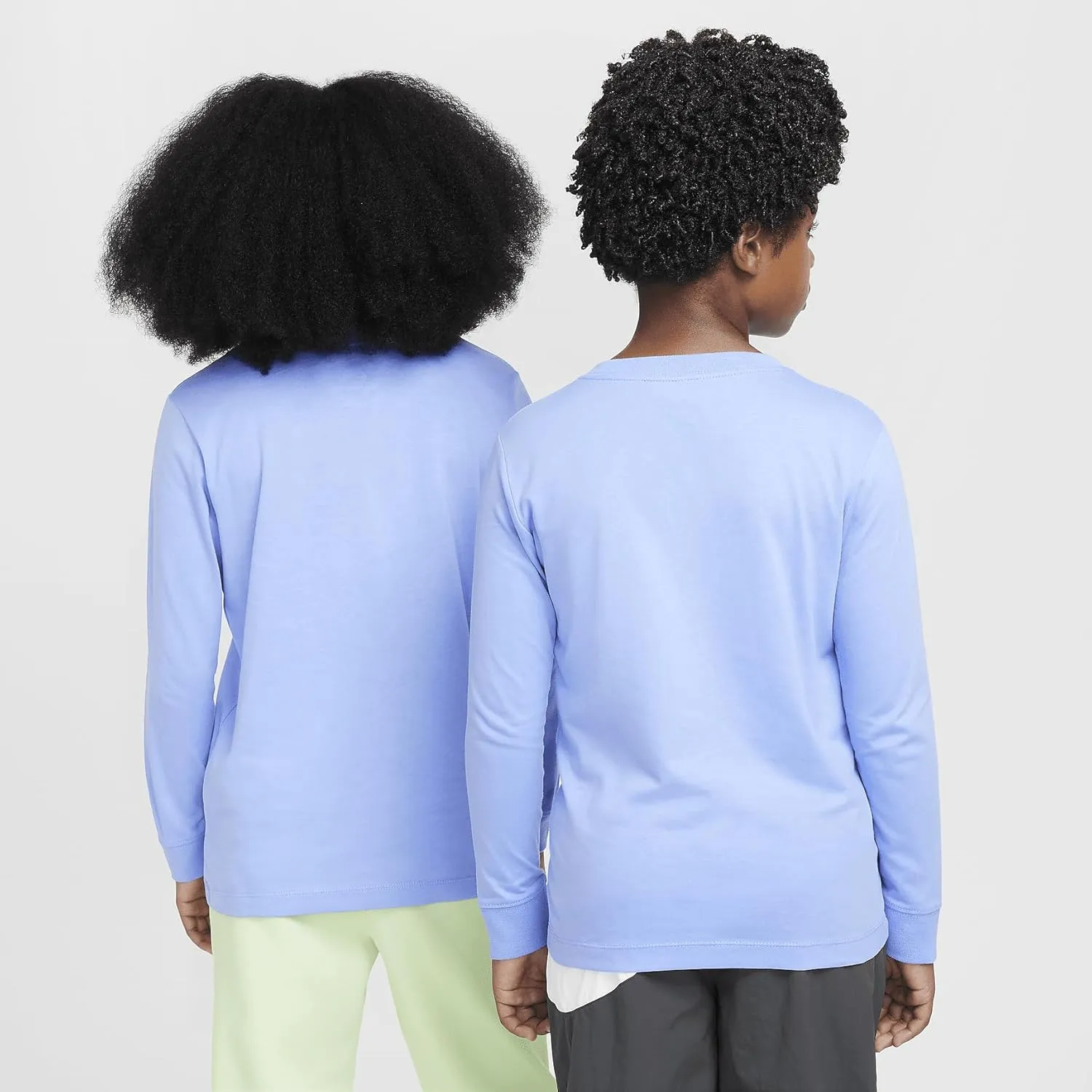 Nike Sportswear Big Kids' Long-Sleeve T-Shirt (Royal Pulse, FZ4946-494)